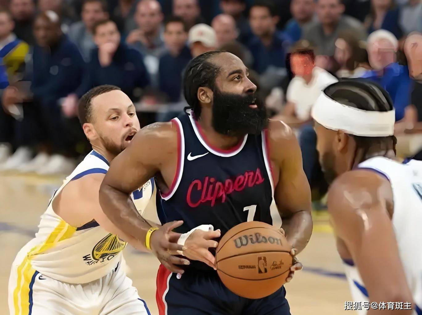 爱游戏官方网站哈登迎来十二赛季出色发挥，勇士观众热烈欢呼！(12哈登ss)