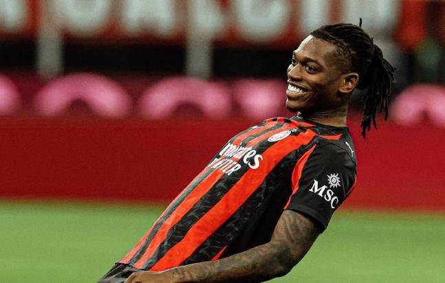 爱游戏体育app包含加时末段突围战来临，AC米兰围绕中超造点机会，球迷炸锅，轮换策略成焦点的词条