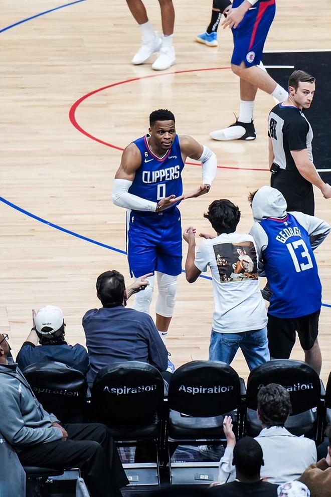 爱游戏官方网站关于芝加哥公牛训练开放日；冲刺阶段绝杀压哨引欢呼；中超在即；心理建设被强调的信息